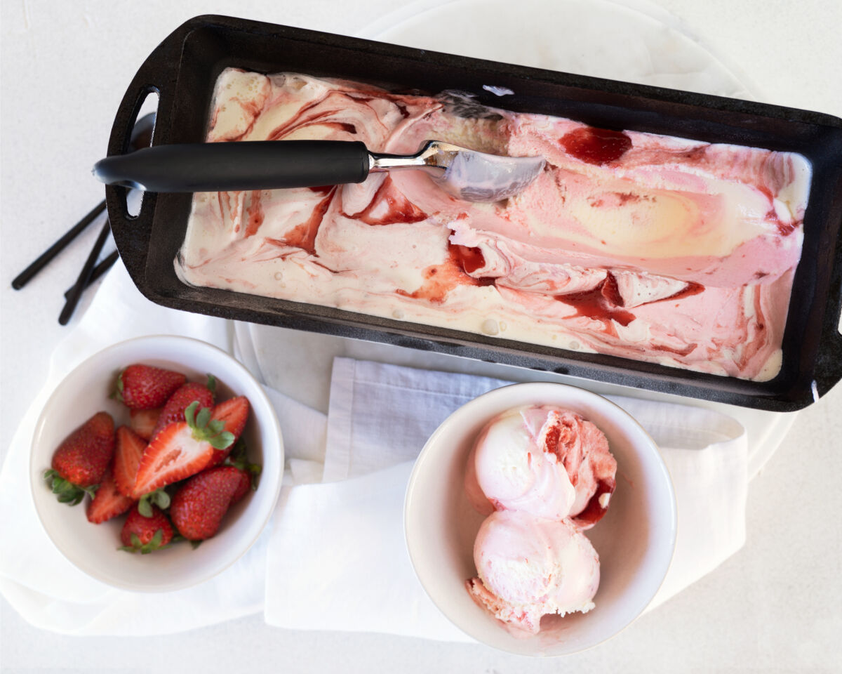 So einfach geht selbstgemachtes Erdbeereis - Initiative Milch